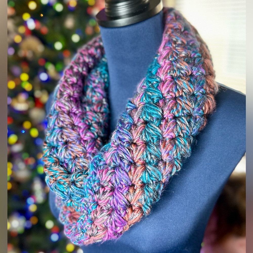 EUC Anthropologie Vincent Pradier Metallic Multi Colored Knit Infinity Scarf